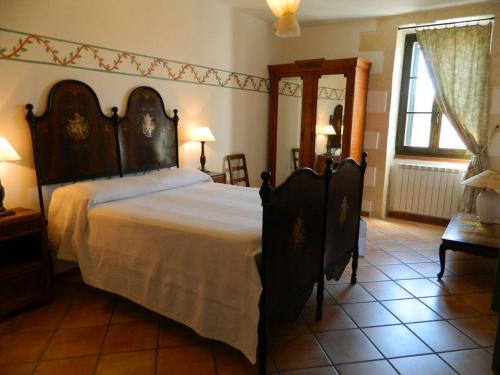 a bedroom with a large bed in a room at Michelino in Florinas