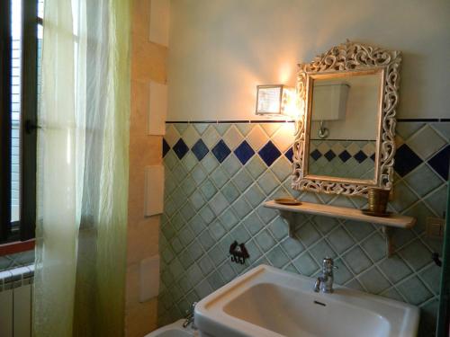 a bathroom with a sink and a mirror on the wall at Michelino in Florinas