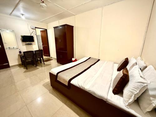 a bedroom with a large bed and a dining room at Hotel Kalka And Restaurant Patnitop in Kūd