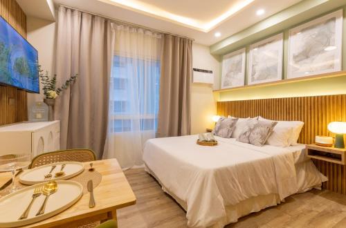 a hotel room with a bed and a table at La Vita by Alfredo 215 in Bacolod