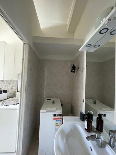 Un baño de CITY&MORE-13 Bezauberndes Apartment mit Altbauflair!