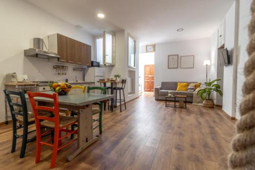 a kitchen and living room with a table and chairs at Casa Terenzio in Rieti