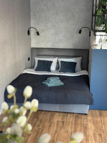 Ένα ή περισσότερα κρεβάτια σε δωμάτιο στο Стильна квартира біля пляжу Аркадія