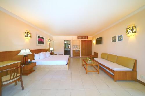 Postel nebo postele na pokoji v ubytování Phu Hai Beach Resort & Spa Phan Thiet