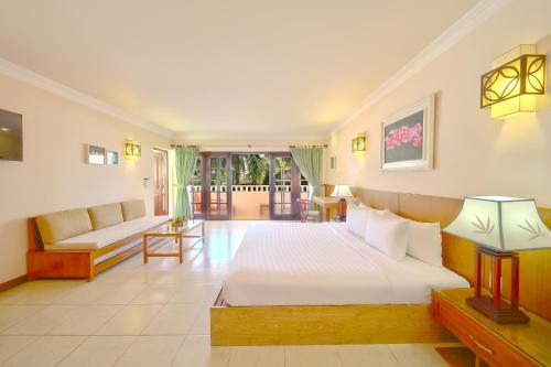 Postel nebo postele na pokoji v ubytování Phu Hai Beach Resort & Spa Phan Thiet