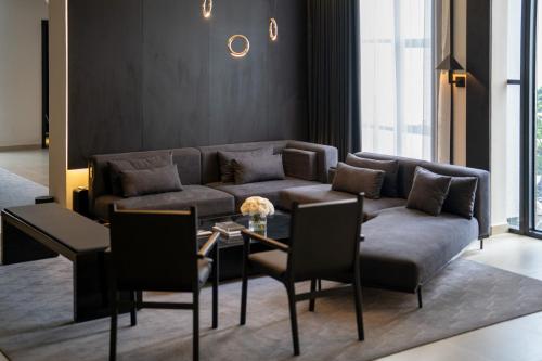 Χώρος καθιστικού στο Armani House By Bridge Retreats