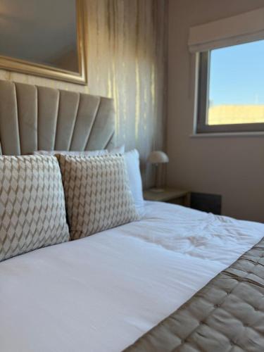 Elegant 1 Bed with free parking photo 11
