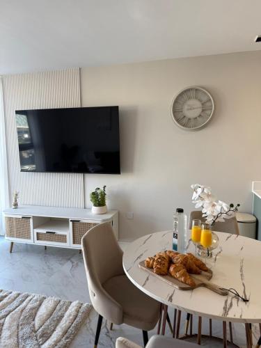 Elegant 1 Bed with free parking photo 13