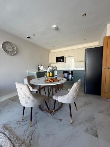 Elegant 1 Bed with free parking photo 9