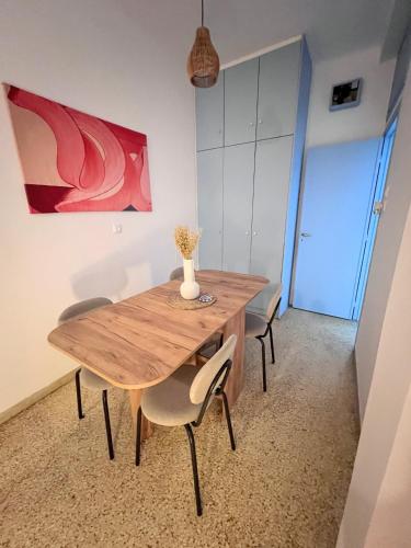 Stylish & Central Apartment with Balcony