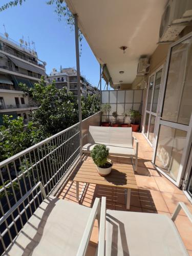 Stylish & Central Apartment with Balcony