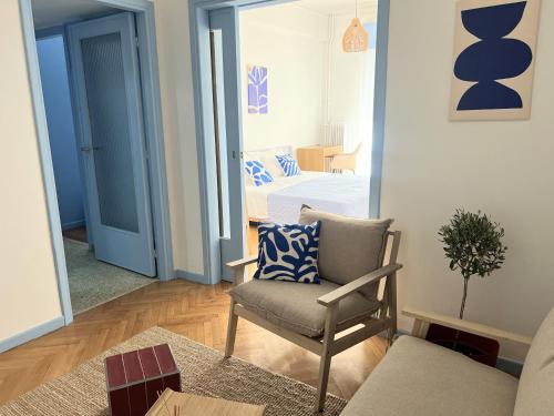 Stylish & Central Apartment with Balcony