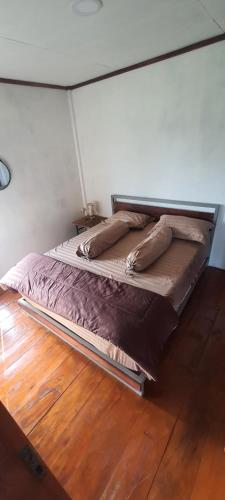 Ένα ή περισσότερα κρεβάτια σε δωμάτιο στο KL villa