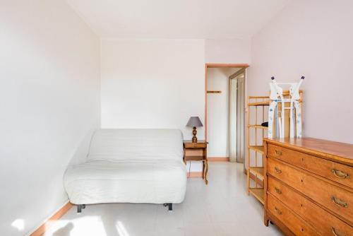 Χώρος καθιστικού στο Double bedroom with shared kitchen & bathroom, Paris