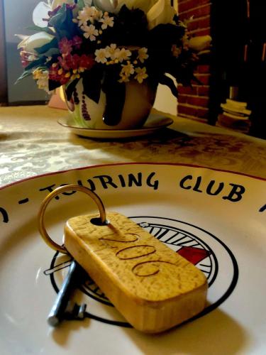 a cookie sitting on a plate with a winning club sign at La Caveja in Pietravairano