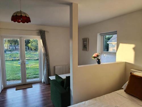Ένα ή περισσότερα κρεβάτια σε δωμάτιο στο The Free Range Room at The Cracked Hen