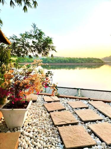 a garden with stepping stones and a lake at Midsummer Night Dreams in Canacona