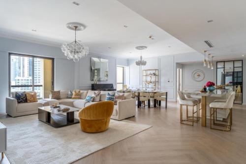 High-End Designer Stay l 4 Bed + Maids Room l JBR
