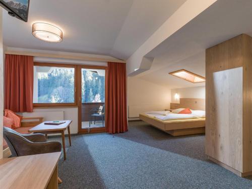 a hotel room with a bed and a window at Haus am Wildbach in Auffach
