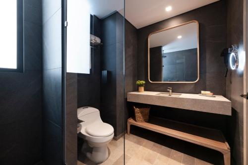 Un baño de OZ Hotel Collection