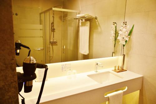 Bilik mandi di Hotel Venta Baños