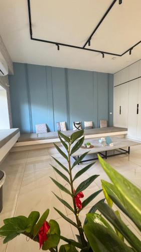 a living room with a table and a plant at 小清新民宿 in Guangrong