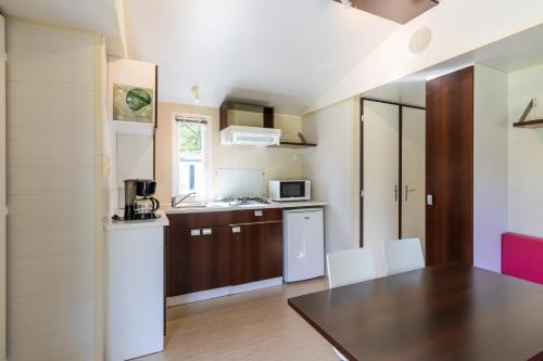 Dapur atau dapur kecil di Mobilhome Le Panoramique