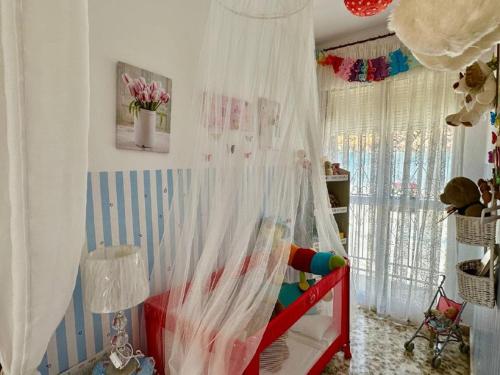 a childs bedroom with a crib with mosquito nets at La casa de mis padres in Júzcar