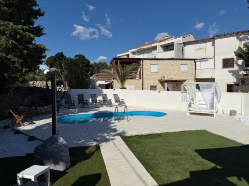 Swimmingpoolen hos eller tæt på Villa Adria