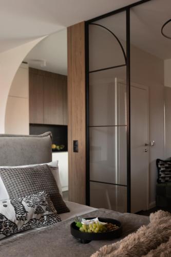 Ένα ή περισσότερα κρεβάτια σε δωμάτιο στο Scala Apartamenty by Moderna Profit- Łąkowa 60E z parkingiem