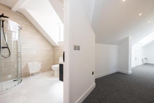 Ένα μπάνιο στο Stanway Apartments- Free Parking