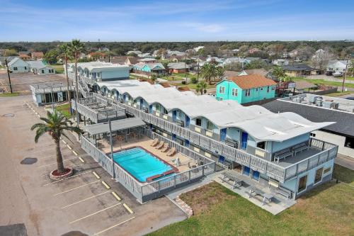 an aerial view of a house with a swimming pool at Blue Wave Inn in Rockport