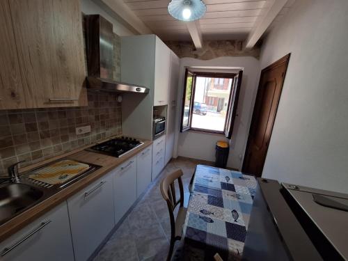 Kuchyň nebo kuchyňský kout v ubytování Casa Alla Caletta