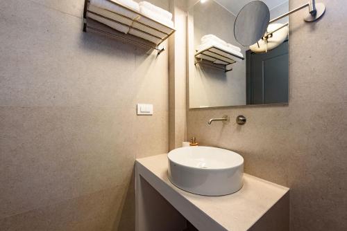 Salle de bains dans l'établissement Azure Naousa