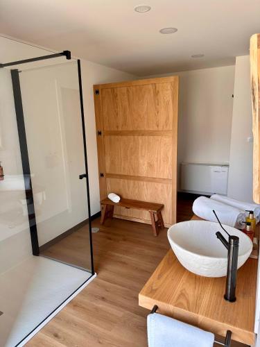 a bathroom with a bath tub in a room at Balarés Hotel da Natureza in Ponteceso