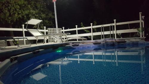 Bazén v ubytování B & B Villa Matisse nebo v jeho okolí