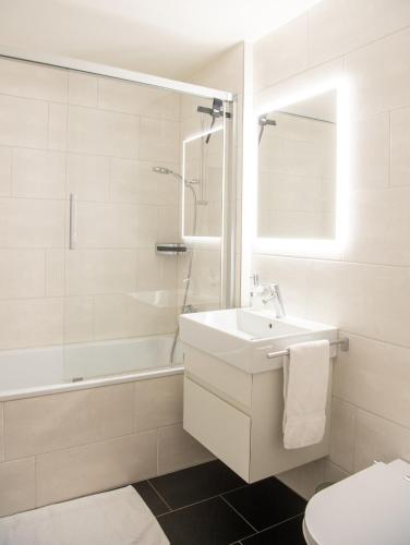 La Riva 401 for 2 people and a dog photo 3