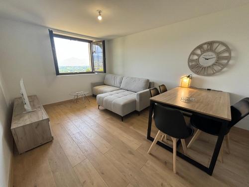 Postel nebo postele na pokoji v ubytování L'Horizon I T2