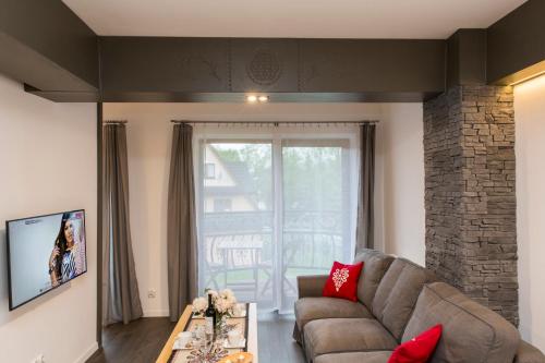 Televízia a/alebo spoločenská miestnosť v ubytovaní Zakopane Apartamenty Skibówki