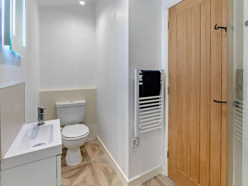 Ένα μπάνιο στο 1 Bed in Looe 95182