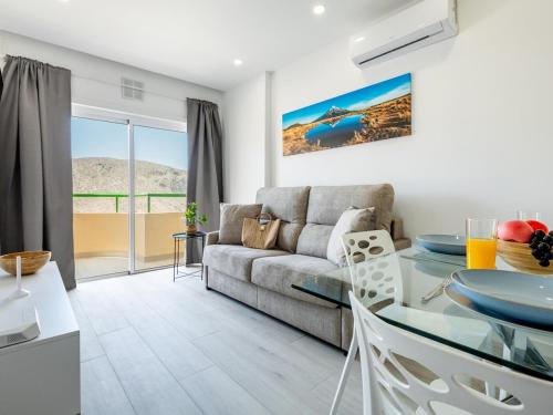 31 Los Cristianos front sea, pool free WiFi