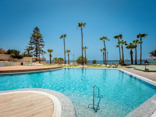 31 Los Cristianos front sea, pool free WiFi