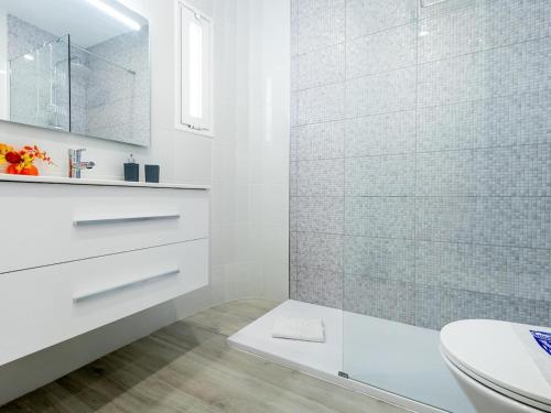 31 Los Cristianos front sea, pool free WiFi