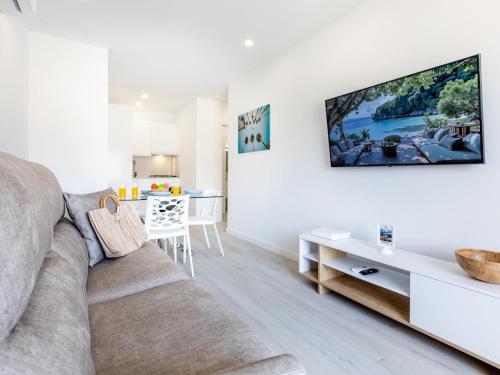 31 Los Cristianos front sea, pool free WiFi