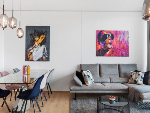 Posezení v ubytování Niko's Luxury Penthouse Apartments - District 3