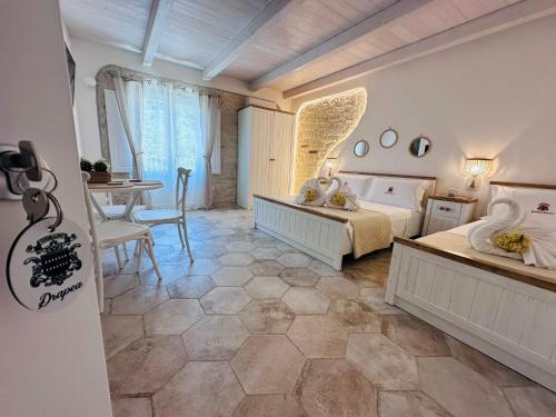 Postel nebo postele na pokoji v ubytování Godano Rooms