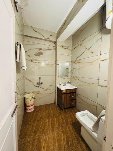 a bathroom with a sink and a toilet at Samarth Kasauli Hills Bed & Breakfast 2 km from Mall Road in Kasauli