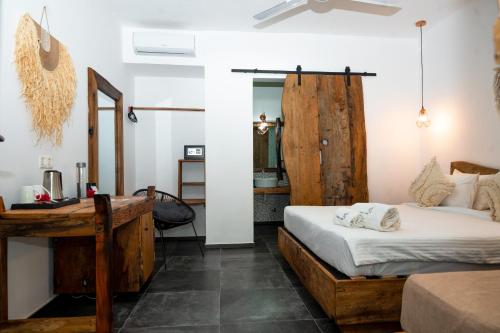 Ένα ή περισσότερα κρεβάτια σε δωμάτιο στο Opera Hotel