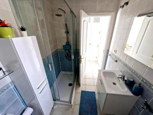 Ένα μπάνιο στο Charming Casa Betty Chayofa