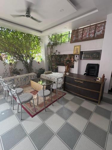 Гостиная зона в Krishnam Homestay